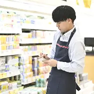 グロサリー働いている1
