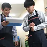 グロサリー働いている3